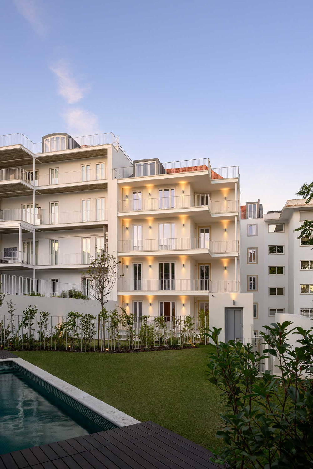 fachada tardoz e jardim fachada tardoz e jardim